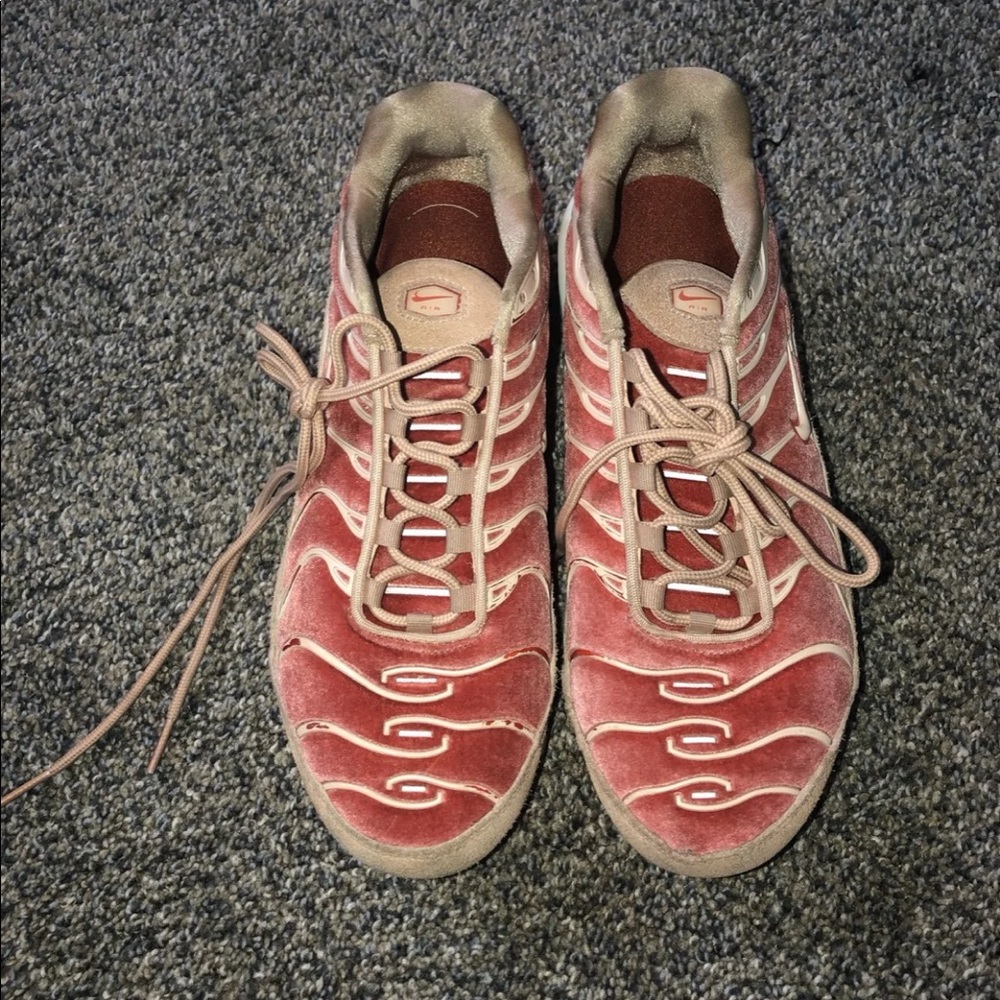 Pink velvet Nike air max